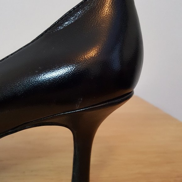 Ralph Lauren black leather closed toe pumps - Picture 7 of 9